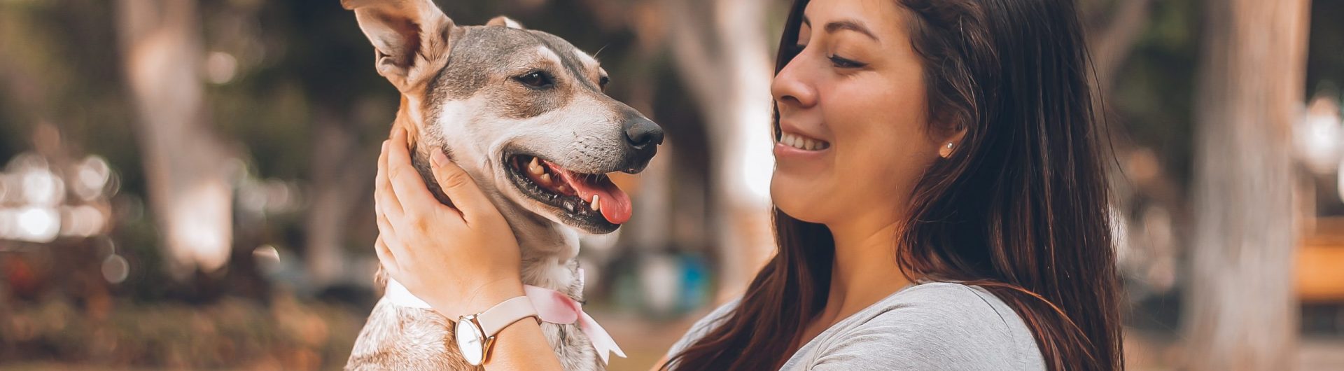 Femme avec un chien