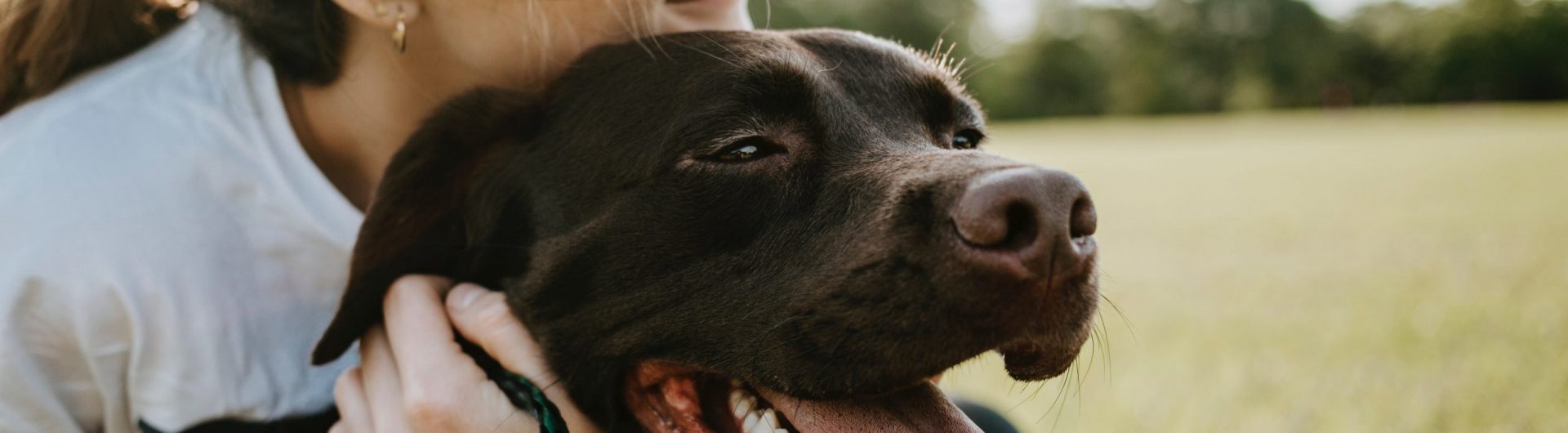 Femme avec un chien