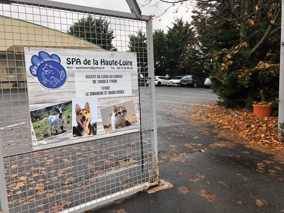 Portail extérieur de la SPA de la Haute-Loire dans le 43. 