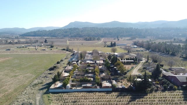 Refuge de l'association Sans Collier Provence vue d'un drone.