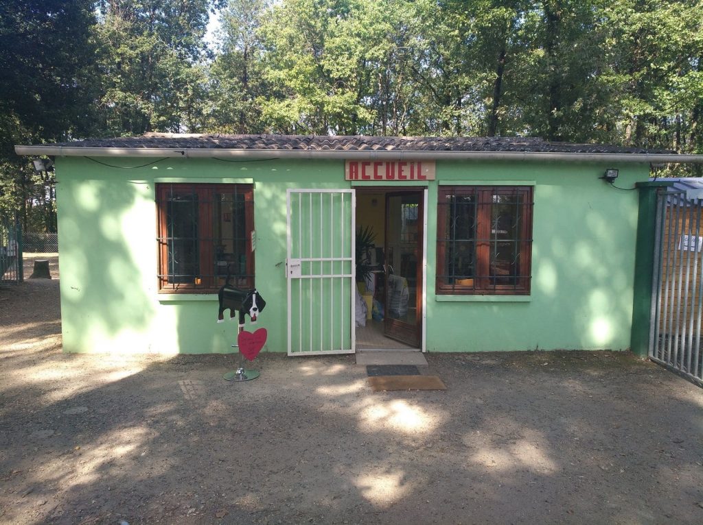 Entrée du refuge du Bois Marsolleau de l'ASPA Saumur