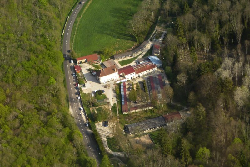 Vue aérienne de refuge de l'association Les Amis des Bêtes